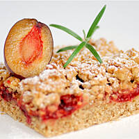 Placek ze śliwkami cynamonowo-razowy