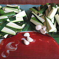 Cukinia z miodem i chilli 