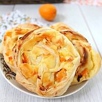 Szybkie ślimaczki z serem i morelami