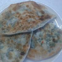 Placki pszenne ze szpinakiem i fetą (Gözleme)