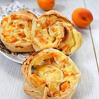 Szybkie ślimaczki z serem i morelami