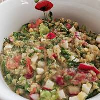 Salatka energetyczna  z soczewicą i jajkiem