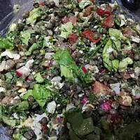 Salatka energetyczna  z soczewicą i jajkiem