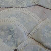 Placki pszenne ze szpinakiem i fetą (Gözleme)