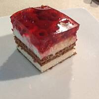 Grysikowiec z toffi i malinami 