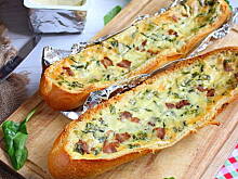 Fot. Mloda, Łódeczkowe bagietki z białym serem i szpinakiem