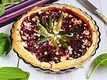 Fot. Mloda, Tarta z młodymi buraczkami i szparagami