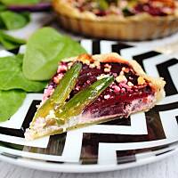 Tarta z młodymi buraczkami i szparagami