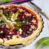 Tarta z młodymi buraczkami i szparagami