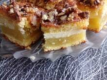 Fot. onlyred, Ciasto jabłkowe z orzechową polewą