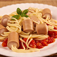 Parówki nadziewane makaronem spaghetti