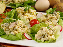 Fot. Wkn, Sałatka pół-tradycyjna