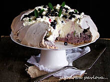 Fot. izaa_a, jagodowa pavlova