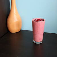 koktajl truskawkowy z miodem i granatem