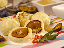 Fot. Wkn, Knedle śliwkowe bez jajek