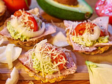 Fot. Wkn, Tartaletki serowe z pastą awokado