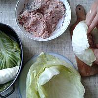 Gołąbki w sosie piwno-pomidorowym 