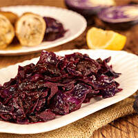 Modra kapusta duszona ze śliwkami