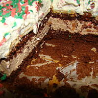 ciasto kakaowe z konfiturą i bitą śmietaną