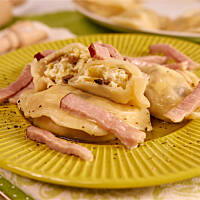 Pierogi z serem i pieczarkami