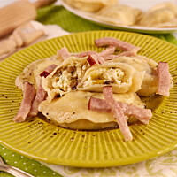 Pierogi z serem i pieczarkami