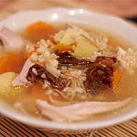 Codzienna zupa drobiowa z wermiszelem i kurkami