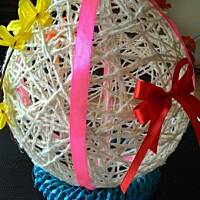 Wielkanocne wyroby z papierowej wikliny