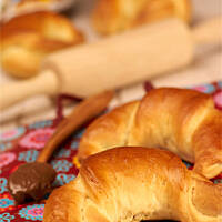 Jak zawijać rogaliki, żeby nadzienie nie wypływało podczas pieczenia