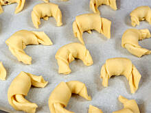 Fot. Wkn, Jak zawijać rogaliki, żeby nadzienie nie wypływało podczas pieczenia