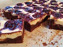 Fot. asikyoasik, Sernikobrownie z malinami