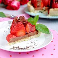 Tarta czekoladowa "Nadziana truskawka"