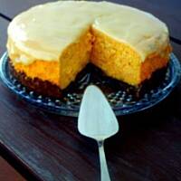 Sernik dyniowy z polewą krówkową