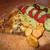 Paj z kurkami, porem i suszonymi pomidorami