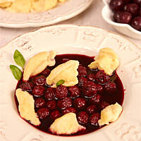 Zupa wiśniowa z kluskami kładzionymi