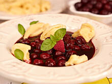 Fot. Wkn, Zupa wiśniowa z kluskami kładzionymi