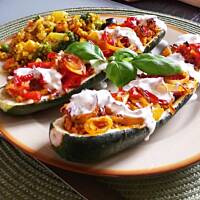 Pomidorowa kasza jaglana zapiekana w cukinii