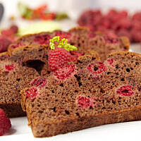 Maliniaka murzynkopodobnego upieczesz, zanim się obejrzysz. Mimo, że niepracochłonny, jest całkiem efektowny. Możesz go przygotować w przeddzień podjęcia gości.