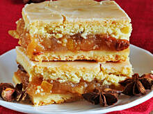 Fot. izaa_a, szarlotka na kruchym cieście z rodzynkami i skórką pomarańczową...