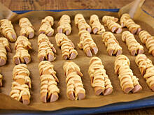 Fot. Wkn, Mumie ludziki parówkowe w cieście drożdżowym
