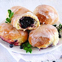 Jagodzianki z ciasta drożdżowo-serowego…