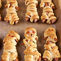 Mumie ludziki parówkowe w cieście drożdżowym