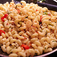 Szybki sos śmietanowo-łososiowy do makaronu