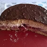 Torcik śmietankowy przekładany śliwkami