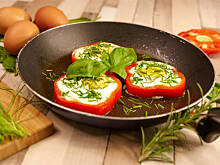 Fot. Wkn, Jajka w paprykowych foremkach