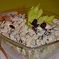 Sałatka z selerem naciowym i żurawiną