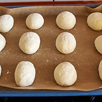 Bułeczki czosnkowo-bazyliowe