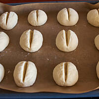 Bułeczki czosnkowo-bazyliowe