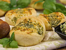 Fot. Wkn, Bułeczki czosnkowo-bazyliowe