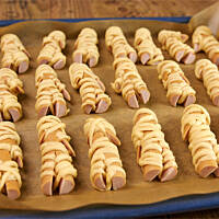 Mumie ludziki parówkowe w cieście drożdżowym