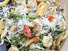 Fot. ekkore, Makaron ze szparagami, pieczarkami i krewetkami